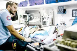 چشم یک ملت به بیمارستان