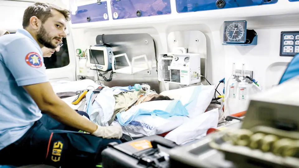 چشم یک ملت به بیمارستان