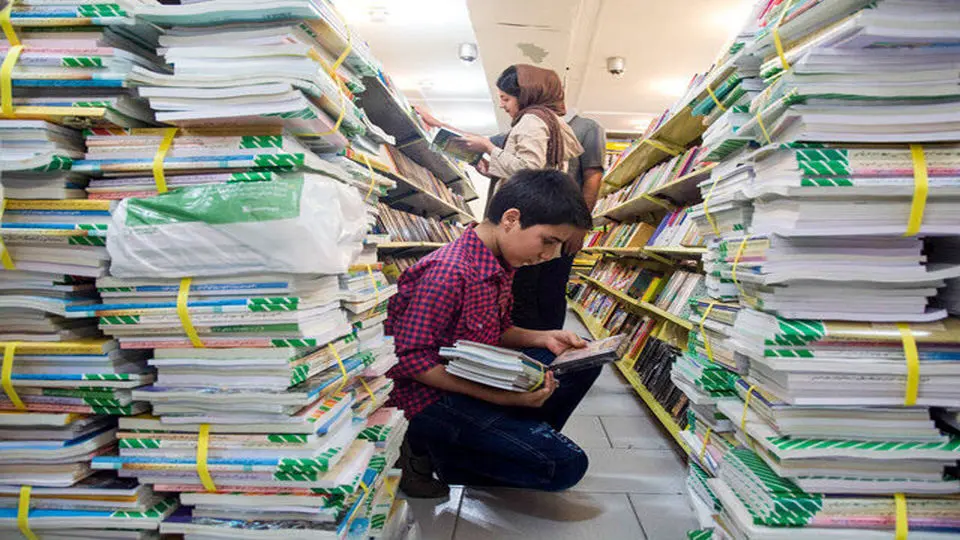چالش جدید سال تحصیلی: کاغذ کتاب درسی کمیاب شد