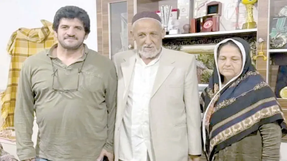 رسول خادم؛ پهلوانی در زمانه ضد پهلوان‌ها