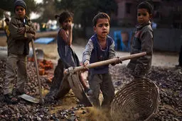 ‌نگاه قانون به کار کودک
