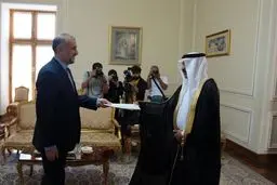 Saudi envoy conveys Saudi king's message to president Raeisi