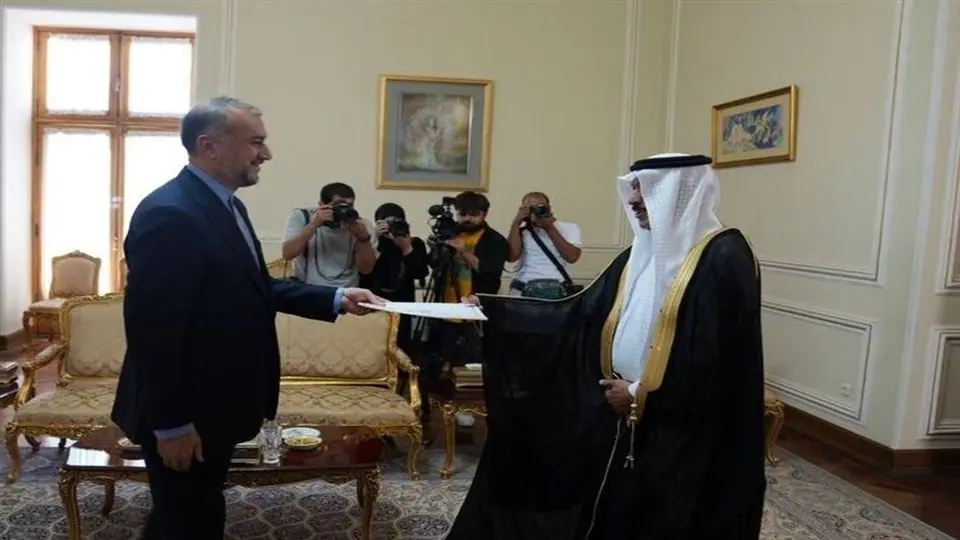 Saudi envoy conveys Saudi king's message to president Raeisi