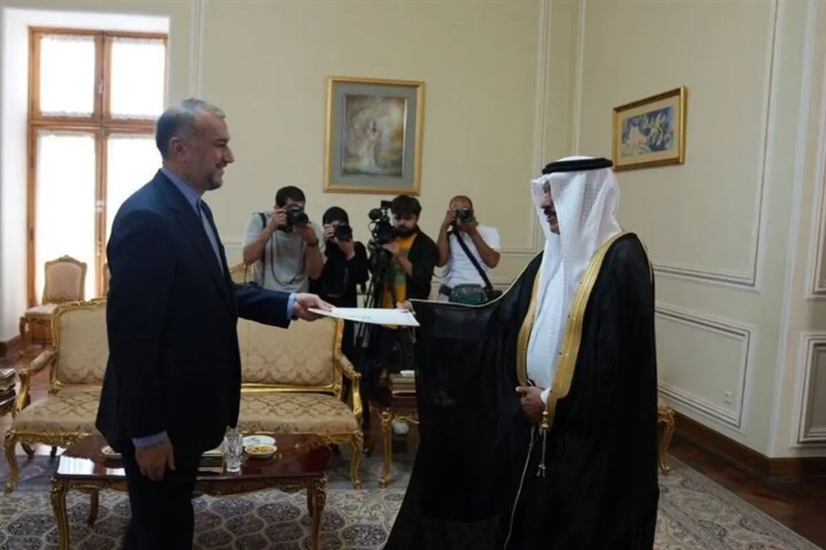 Saudi envoy conveys Saudi king's message to president Raeisi