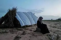 زنان جهان درگیر فقر و جنگ