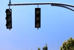 خاموشی چراغ‌های راهنمایی؛ افزایش خطر تصادف در تقاطع‌ها
