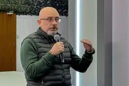 وزیر دفاع اوکراین برکنار شد

