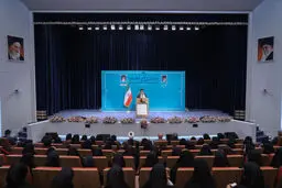 رئیسی: طلابنا وأساتذتنا لا یسمحون للاعداء بتحقیق أحلامهم الزائفة