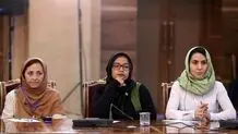 پوشش خاص و عجیب یک زن در نشستی با حضور رئیسی/ عکس

