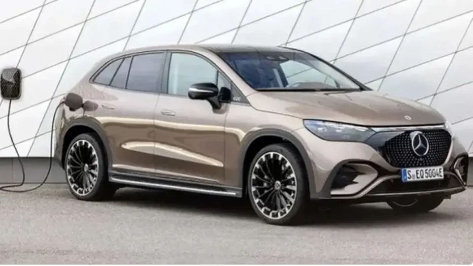 قیمت قطعی دو مدل بنز در ایران اعلام شد

