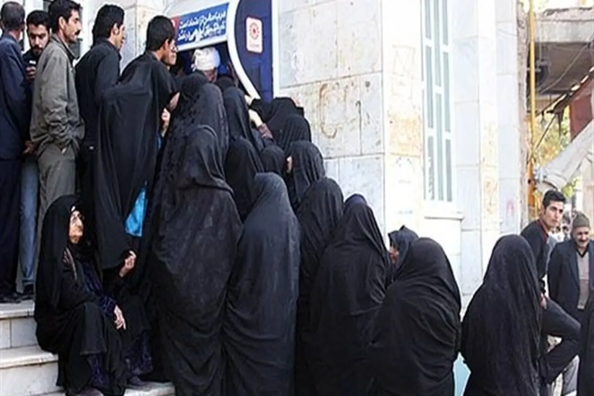 صف یارانه پشت در بخشداری مرکزی 

