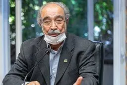 وقتی زنگ مدرسه نام نیک او را تکرار می‌کند

