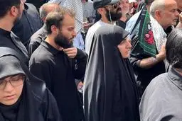 حضور فرزندان شهید سلیمانی در تشییع شهدای اقتدار + عکس