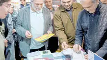 کتاب‌گردی رئیس‌جمهور در هفته کتاب
