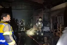 آتشسوزی گسترده در کارگاه مبلسازی محله مرتضیگرد/ چهار ایستگاه آتشنشانی به محل اعزام شدند