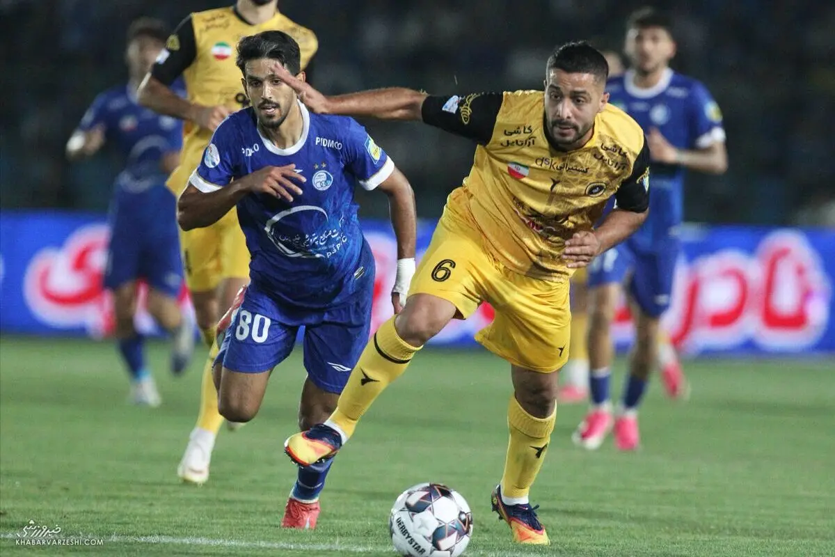 عارف حاجی‌عیدی هافبک سپاهان بابت رفتارش از هواداران استقلال عذرخواهی کرد