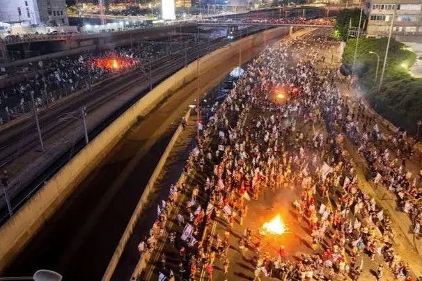 ۱۰ هزار نفر علیه نتانیاهو در چند شهر سرزمین‌های اشغالی تظاهرات کردند