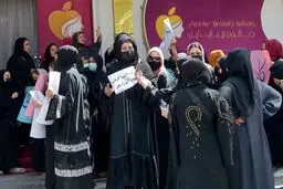 حمله طالبان به تجمع اعتراضی زنان آرایشگر با شلیک گلوله/ ویدئو

