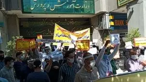 تبدیل معلمان به کارگران فرهنگی