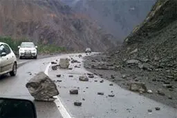 جاده چالوس و آزادراه تهران - شمال همچنان مسدود است