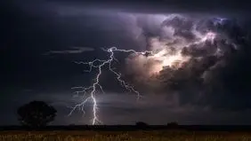 فوت سالمند ۸۷ ساله در پی اصابت صاعقه
