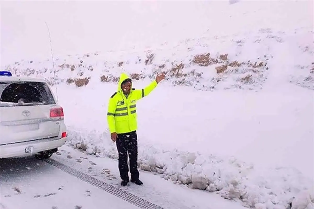 بارش برف در کاشان و افزایش آلودگی هوا در خوزستان: چالش‌های جدید جوی در ایران
