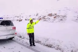 بارش برف در کاشان و افزایش آلودگی هوا در خوزستان: چالش‌های جدید جوی در ایران
