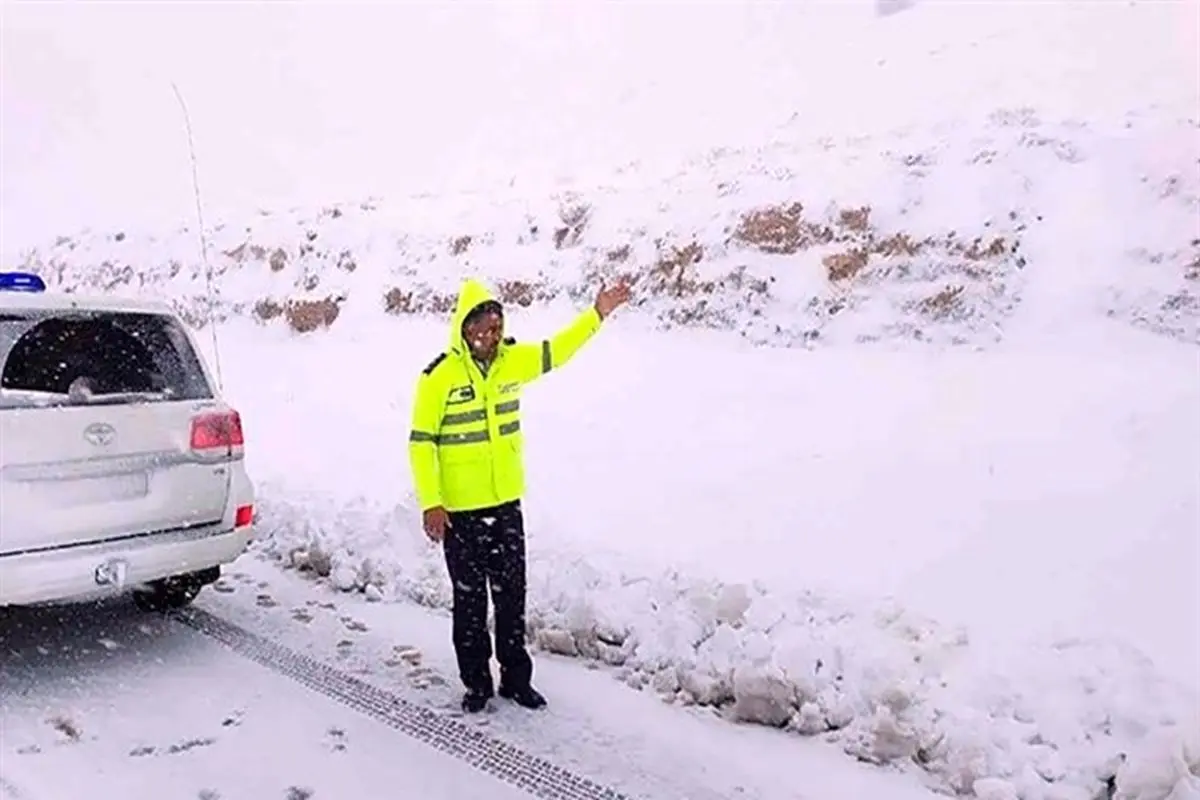 بارش برف در کاشان و افزایش آلودگی هوا در خوزستان: چالش‌های جدید جوی در ایران

