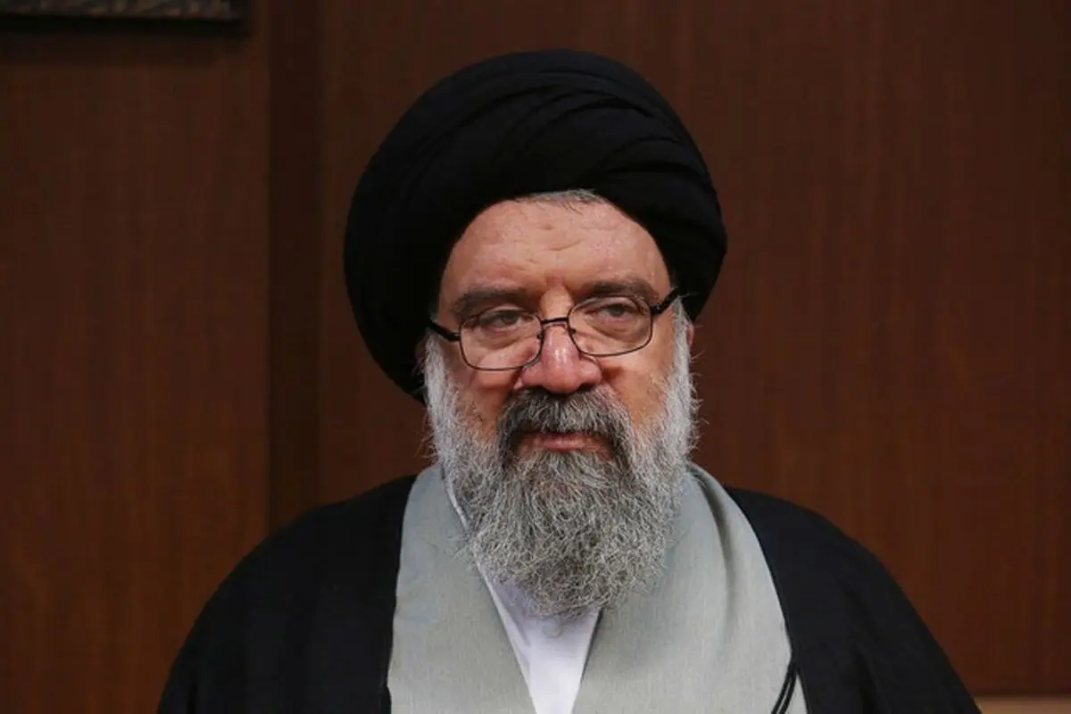 احمد خاتمی: برخی برای حضورشان زمزمه استعفای رئیس‌ جمهور را می‌کنند

