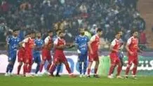 مصدومیت کمک داور با پرتاب بطری هواداران پرسپولیس
