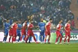 مصدومیت کمک داور با پرتاب بطری هواداران پرسپولیس
