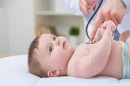 پرستار کودک ۲۰ ماهه را نجات داد+ویدئو