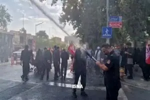 راهکار آتش‌نشانی تهران برای خنک کردن تشییع‌کنندگان پیکر رهبر شهید + ویدئو