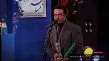 مصطفی زمانی سیمرغش را به حسن پورشیرازی تقدیم کرد
