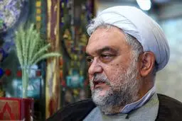 برخی از دوستان به احمدی‌نژاد می‌گویند ذلت را قبول کرده‌ای که رئیس‌ات آملی لاریجانی است