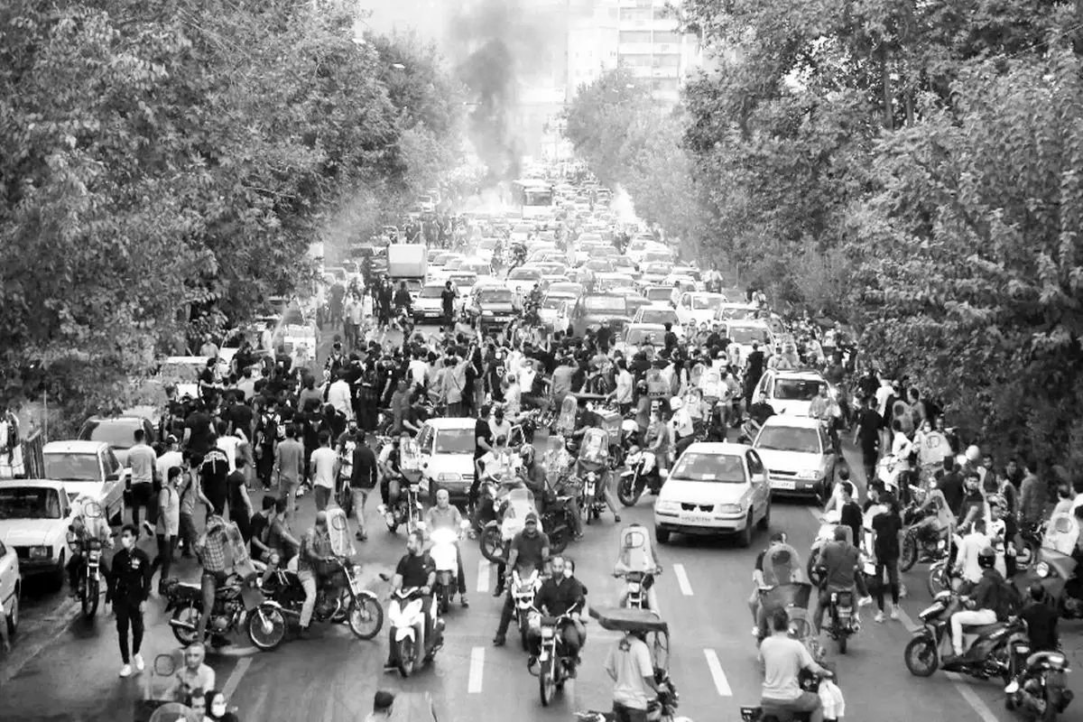 جامعه ایران در یک دور باطل  دولت‌سازی قرار گرفته است
