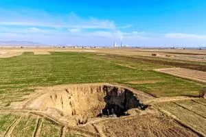 برداشت ۱۵۰ میلیارد مترمکعبی آب از منابع زیرزمینی/ ۳۵۹ دشت ایران درگیر فرونشست