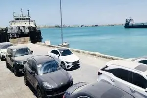 تخلیه موفق نخستین محموله خودروهای ترانزیتی در بندر جاسک