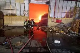 آتش‌سوزی کارخانه تولید ظروف شیشه‌ای یزد/ کارگران آسیب ندیدند