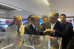 بازدید گروسی از نمایشگاه دستاوردهای صنعت هسته‌ای ایران
