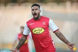 پرسپولیس با گل لوکادیا صدرنشین شد 