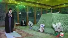 تصویری از حضور رهبر انقلاب بر مزار آیت‌الله هاشمی رفسنجانی + عکس