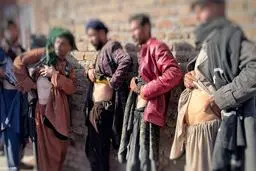 روزنامه‌نگاران افغانستانی، مهاجرت با فروش کلیه


