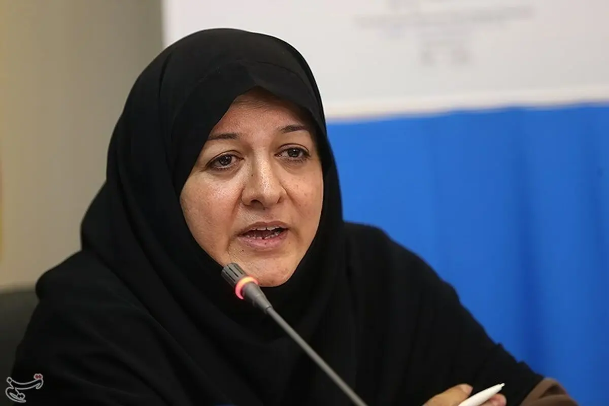 مشکلات را نمی‌بینند و مسئله اصلی‌شان حجاب خانم‌ها شده است