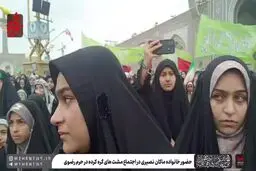 خانواده شهید دانش آموز ماکان نصیری با مشت های گره کرده