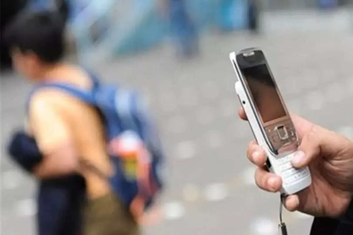 ممنوعیت ورود موبایل به مدارس برعهده مدرسه