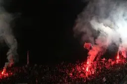 بیایید کشاله‌مان را بگیریم و به این فوتبال زشت، پشت کنیم!