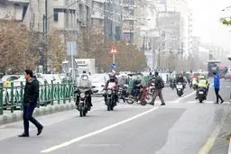 گرما و گردو خاک در انتظار تهرانی‌ها
