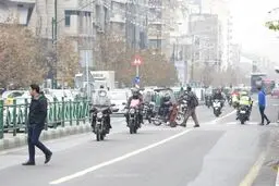 گرما و گردو خاک در انتظار تهرانی‌ها
