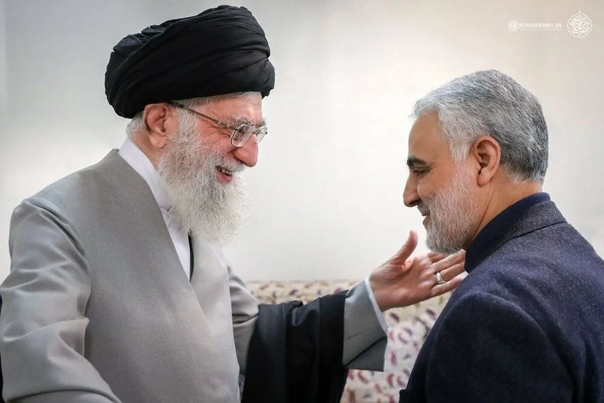 نقطه پایان/ ساعت ۱:۲۰ دقیقه لحظه شهادت سردار سلیمانی رهبر شهید به خاک سپرده شد
